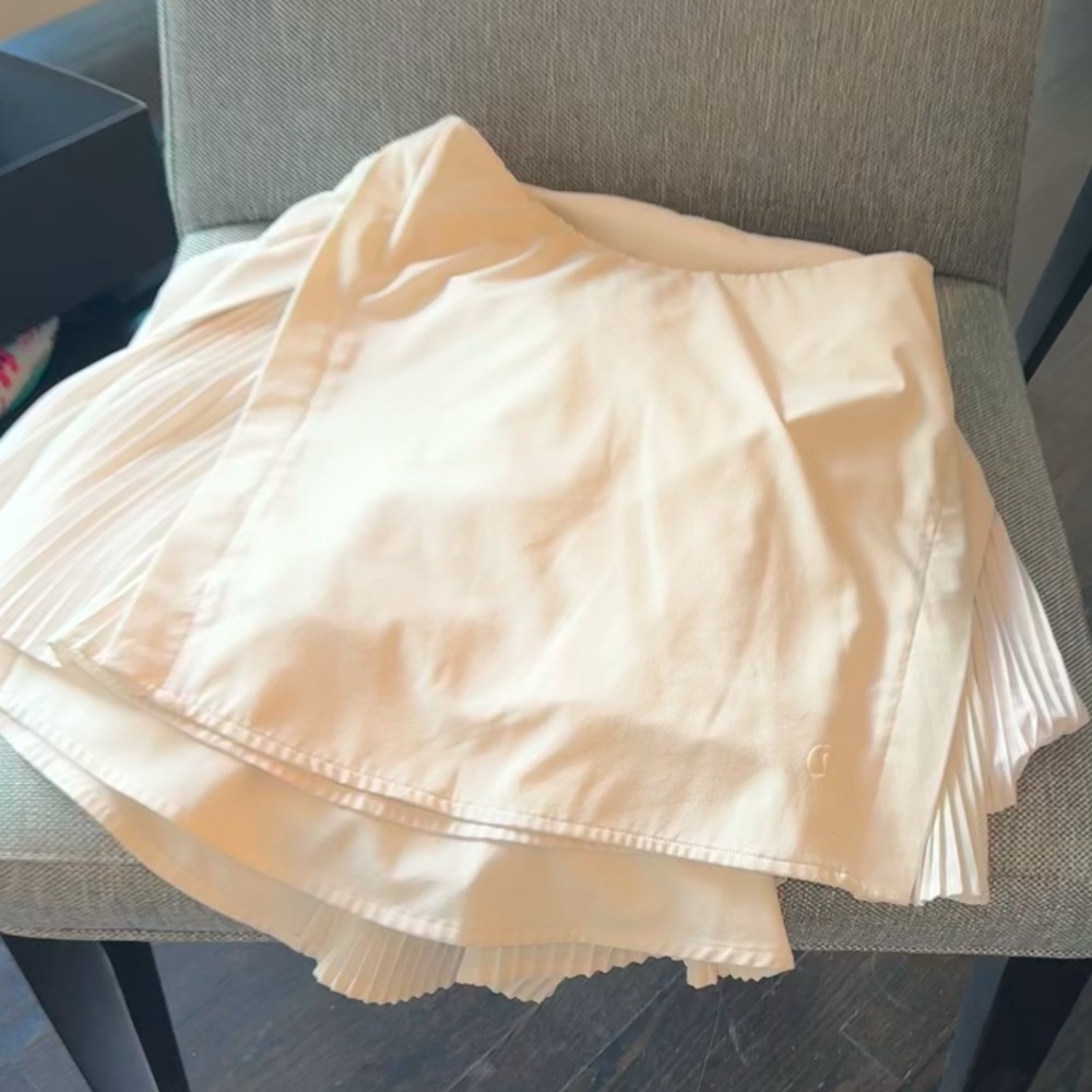 LULULEMON New Peek Pleat HR Skirt -
SIZE 0. COLORS WHITE BLACK AND MINT MOMENT